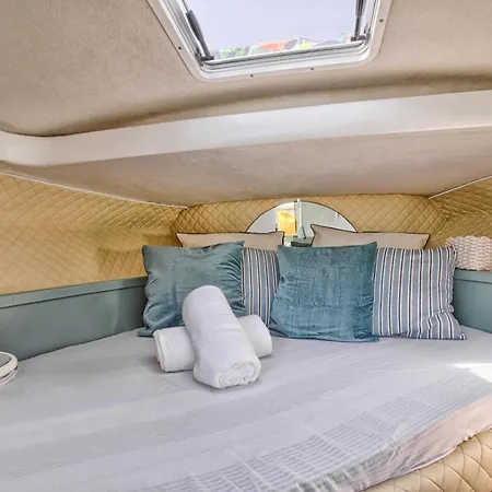 Ботель Sejour Insolite Sur Ulysse - Bateau - Port De *