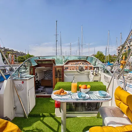 Botel Sejour Insolite Sur Ulysse - Bateau - Port De