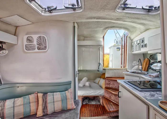 Sejour Insolite Sur Ulysse - Bateau - Port De Botel Caen