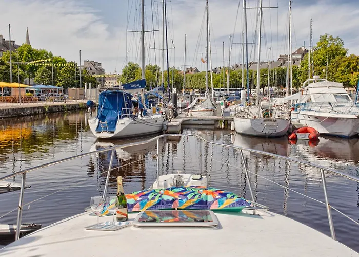 Sejour Insolite Sur Ulysse - Bateau - Port De Caen
