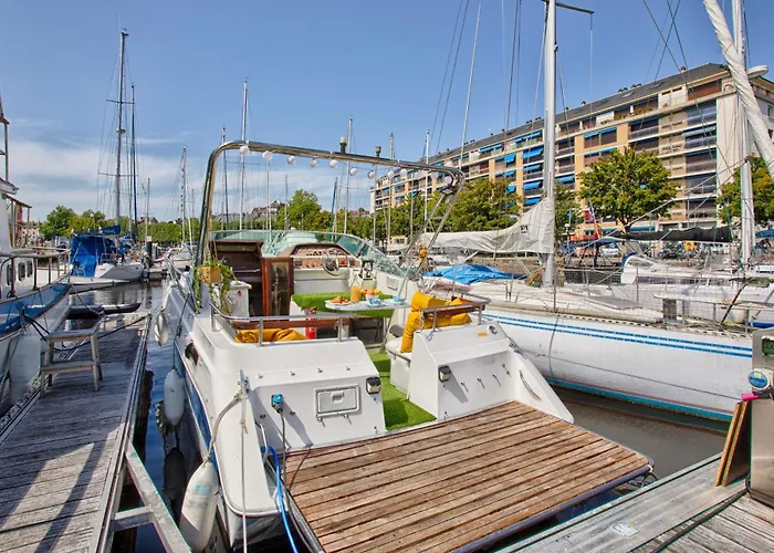 Botel Sejour Insolite Sur Ulysse - Bateau - Port De